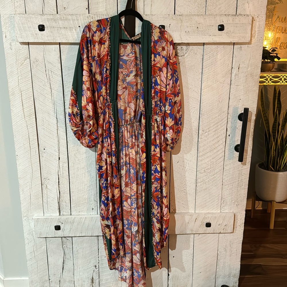 Like New Free People In Bloom Kimono In Midnight Combo. Size medium